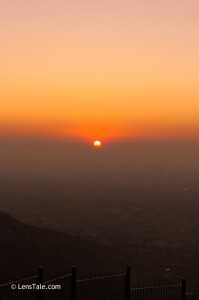Either you have to visit Nandi Hills , early morning or in the evening... Sun rise and sun set are the best timings in Nandi Hills..